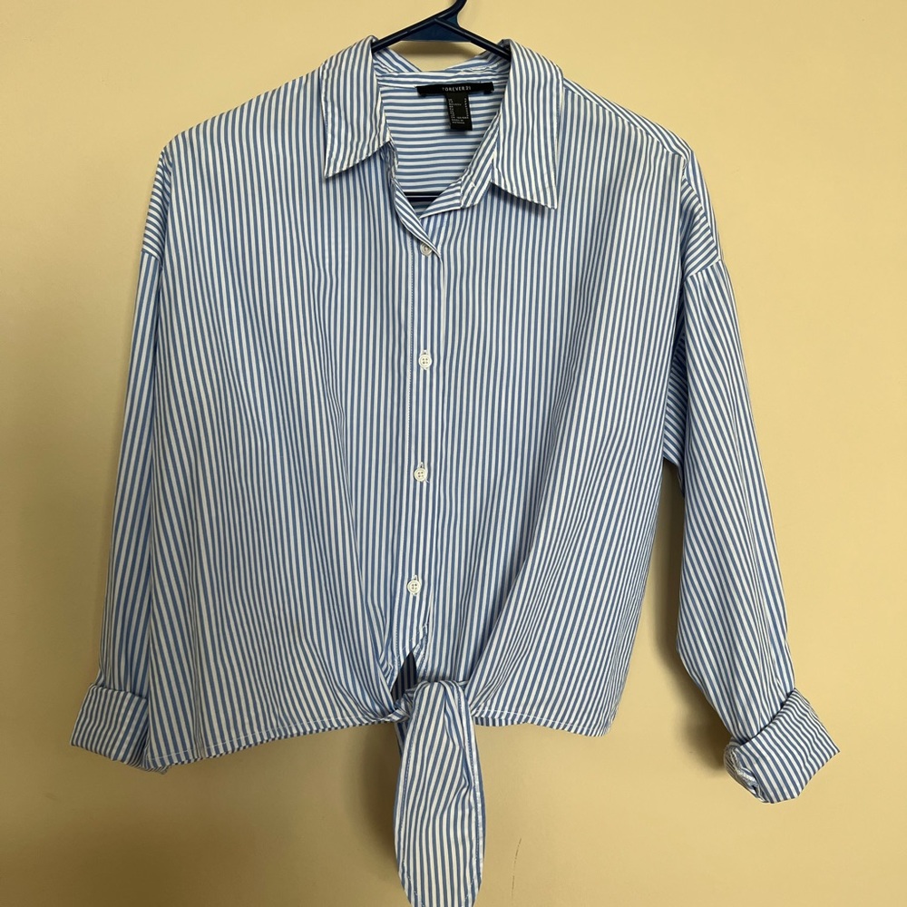 Forever 21 blue and white striped collared top small